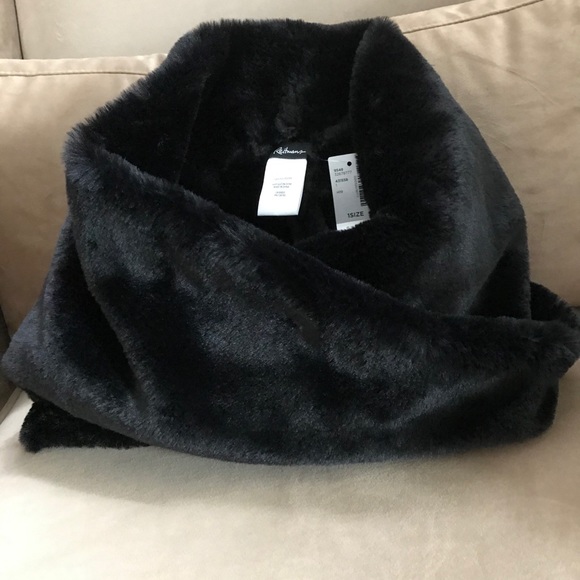 Faux fur infinity scarf - Picture 3 of 6